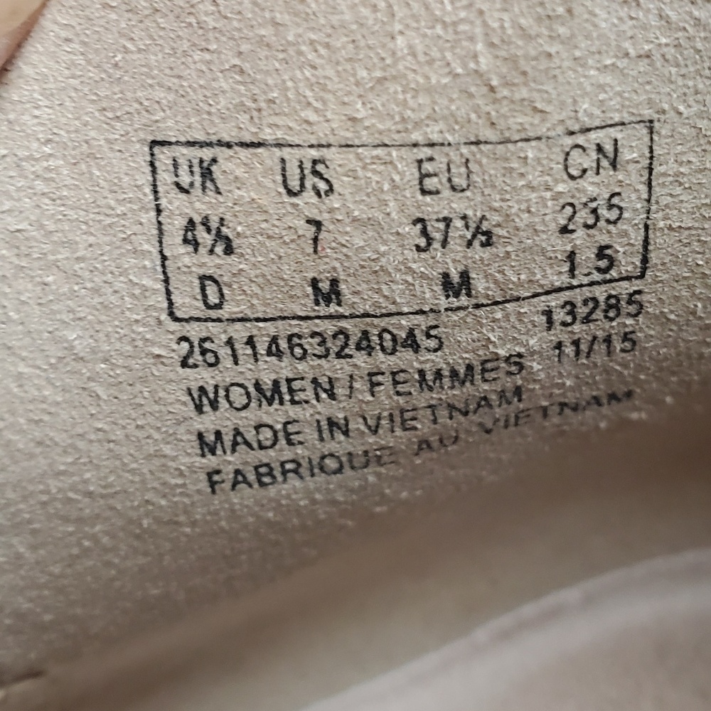 Clarks - Picture 2 of 4
